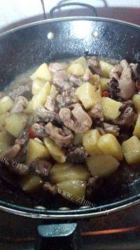 家常菜土豆炖鸡肉做法图解10)