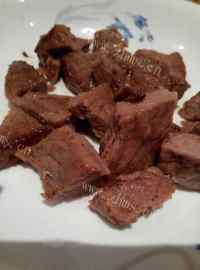 美味的黑椒牛肉粒焗饭做法图解3)