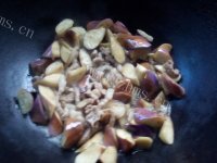 家常菜肉丝炒茄子做法图解7)