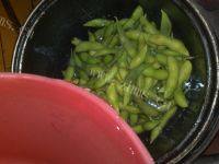 「美味可口」水煮毛豆做法图解2)