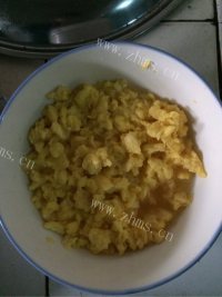美味的韭菜鸡蛋饺做法图解2)