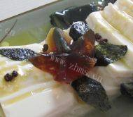 香气浓郁的皮蛋拌豆腐