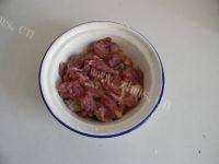 口感极佳的香辣酸菜肉片做法图解4)