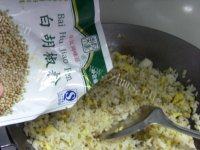 自己做的豌豆蛋炒饭做法图解13)