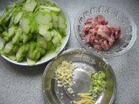 佛手瓜炒肉片自制做法图解2)