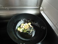 美味的酥鲫鱼做法图解9)