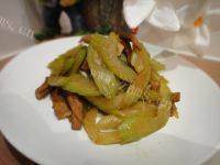 鲜甜芹菜炒肉片