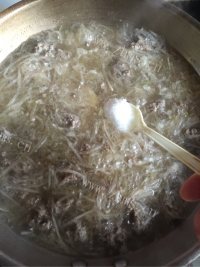 牛肉丸子萝卜汤做法图解18)