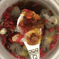 营养银耳桃胶皂角米糖水做法图解4)