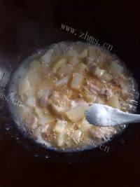 家常菜五花肉炒土豆做法图解7)