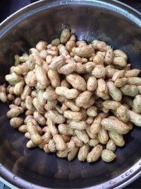 美味的煮花生做法图解4)