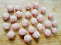 美味的小白菜肉丸汤做法图解5)