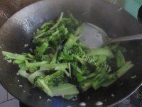 家常菜蒜炒西兰花做法图解11)