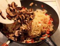 自己做的蘑菇鸡肉意面