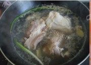 美味的棒骨莴笋汤做法图解5)
