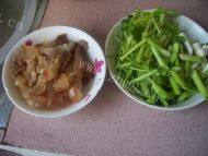 简单版蒜苗炒腊肉做法图解3)