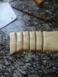 美美厨房之油条做法图解5)