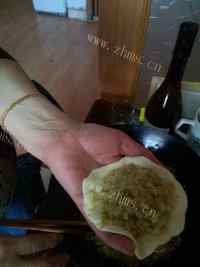 美味的酸菜馅包子做法图解8)
