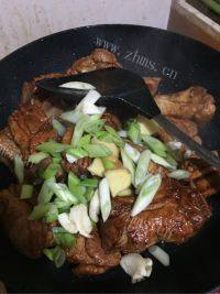 自制土豆炖排骨做法图解9)