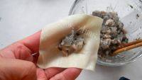 芳香四溢的鲜虾馄饨做法图解4)