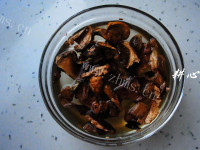 美味的玉米莲藕炖松茸的做法图解二