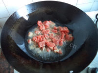 美味的牛肉焖饭做法图解3)