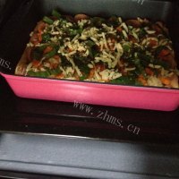 自制黄金米饭披萨做法图解6)