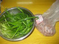 诱人的韭菜猪肉馅饼做法图解3)