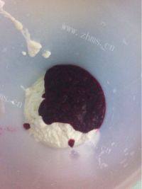 美味的树莓酸奶冰激凌做法图解4)