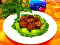 营养丰富的红烧狮子头做法图解8)