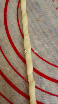 自制酥脆小麻花做法图解5)