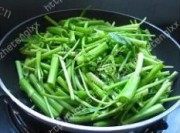美味的空心菜杆炒蛏肉做法图解2)