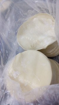 可口的玉米瘦肉饺子做法图解4)