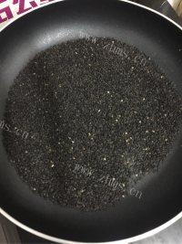 自制花生芝麻糖做法图解2)