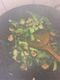 家常青菜香菇做法图解4)
