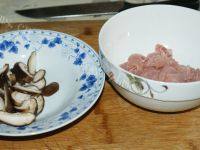 健康美食之香菇生菜肉片粥做法图解3)