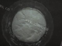 美味的淡奶排包做法图解4)