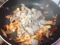 「家有大厨」辣白菜炒五花肉