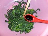 口感不错的凉拌茼蒿做法图解12)