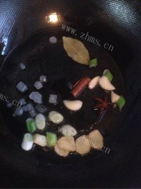 家常菜土豆红烧肉做法图解4)