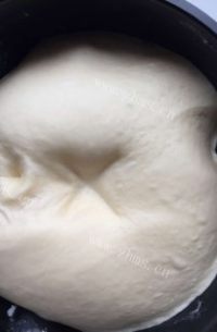 油而不腻的椰蓉面包做法图解3)