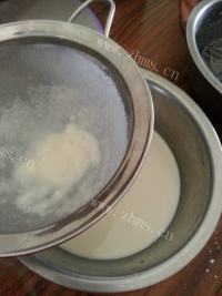 自制红豆沙冰皮月饼做法图解4)