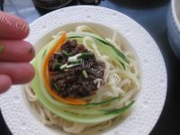 美味的香菇酱拌面