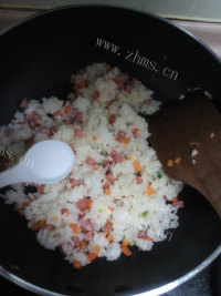 好吃的肘花肠炒饭做法图解8)