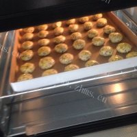 香气浓郁的花生芝麻酥饼做法图解8)