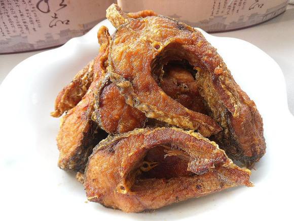 酥香草鱼