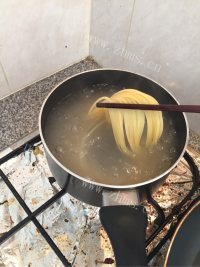 美味炸酱排骨意面做法图解1)