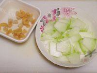美味的冬瓜鲜贝汤做法图解2)