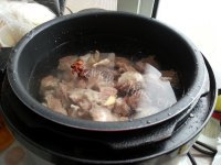 美味佳肴般的牛肉炖萝卜做法图解3)