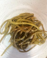 辣炒酸豇豆做法图解1)